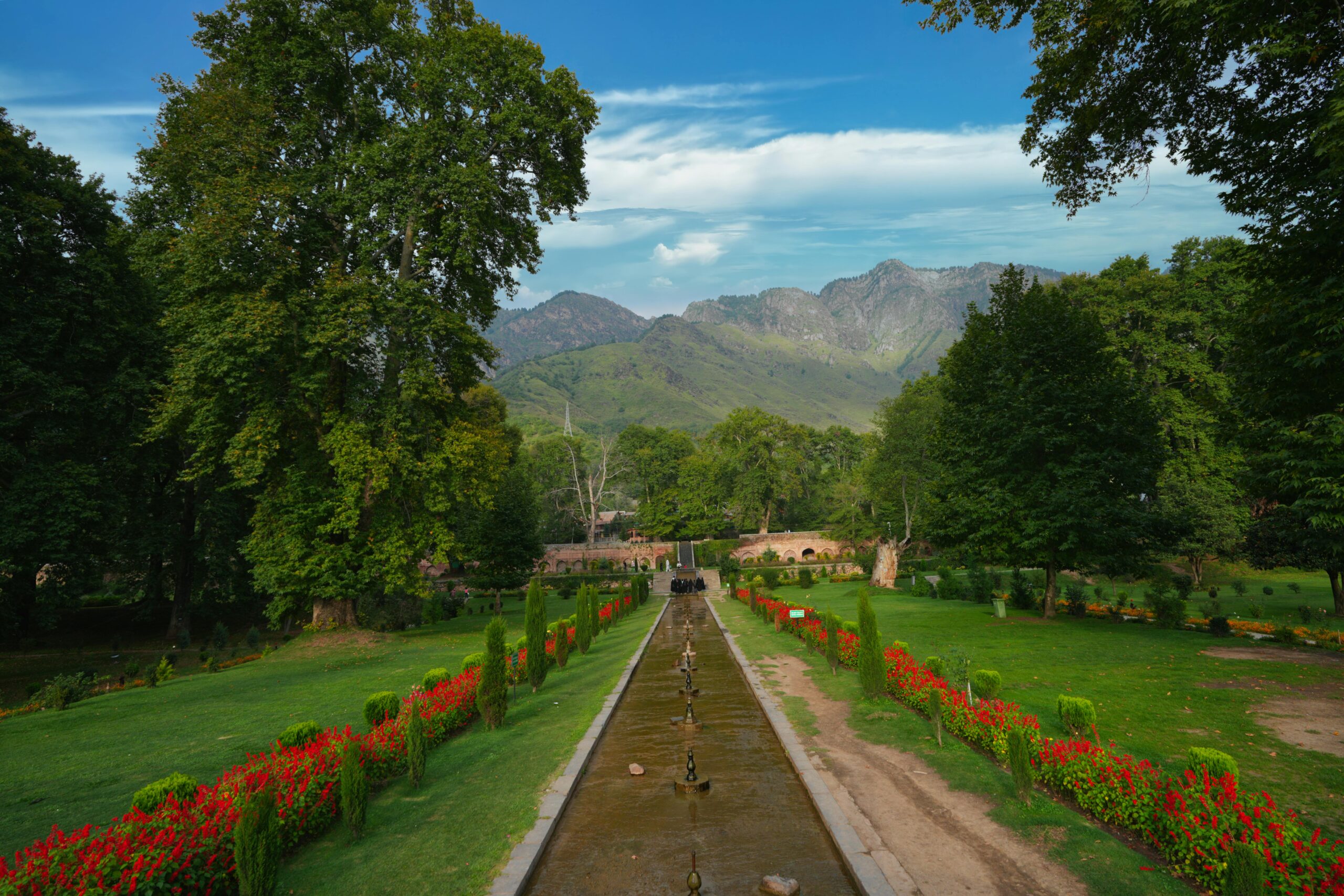 mughal gardens in kashmir
